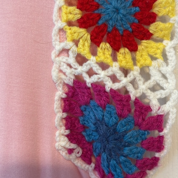 Cute crocheted sleeve tee - Picture 2 of 3